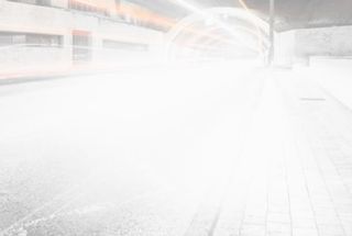 白色朦胧街道海报背景