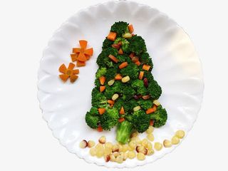 西蓝花等蔬菜组成的大树免抠