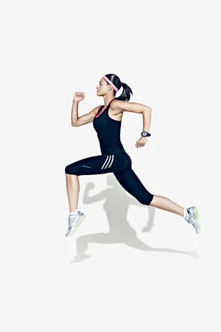 跑步的女孩壁纸图片免抠