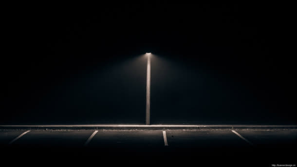 漆黑夜晚路灯指引免抠