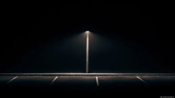 漆黑夜晚路灯指引免抠