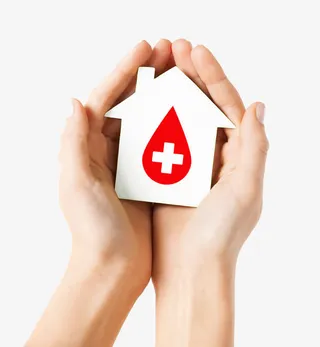 双手捧带十字形的房子模型免抠