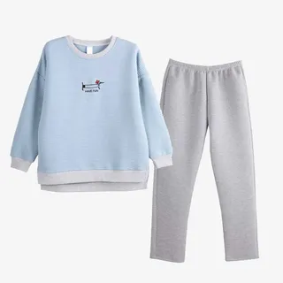 浅蓝色套头睡衣套装免抠