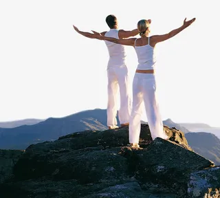 站在山顶的人免抠其他元素