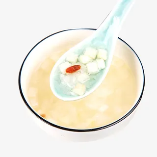 银耳雪梨养生汤免抠