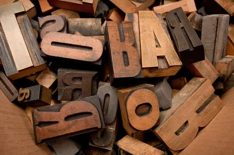 一堆立体字母背景