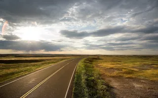 绿色广阔平原马路海报背景