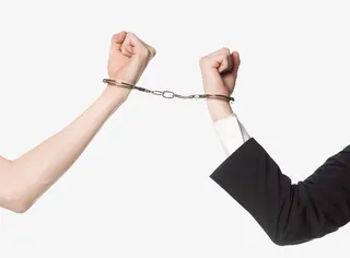 男女的手铐在一起免抠