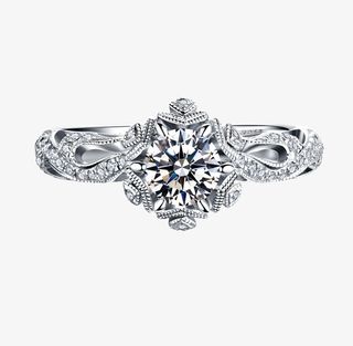 银灰色精美的钻戒产品免抠