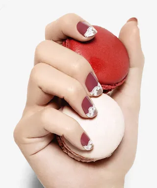 手拿马卡龙免抠