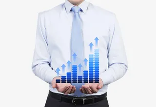 捧着柱状图的商务人士免抠