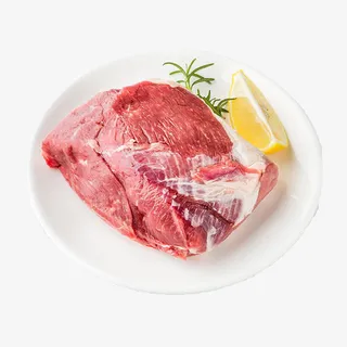 盘中新鲜的羊肉免抠
