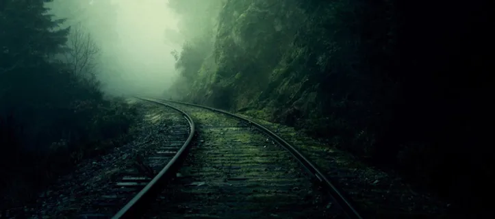 朦胧铁路轨道绿色清新背景高清