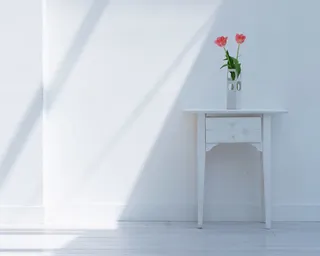 家居白色家居桌子花朵装饰免抠