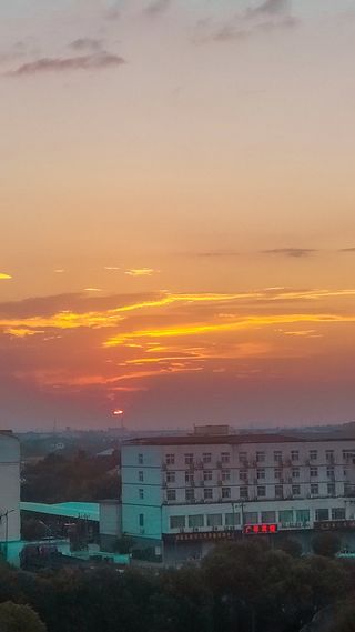 校园操场夕阳调色高清