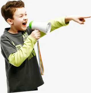 可爱外国拿喇叭的男生免抠