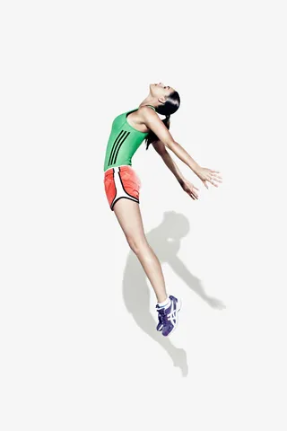 干净简洁的运动型美女免抠