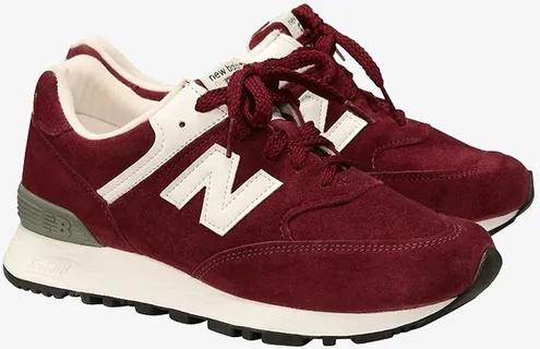 一双运动鞋免抠