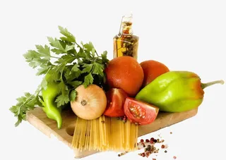 砧板上的食材免抠