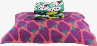 草莓花纹抱枕免抠