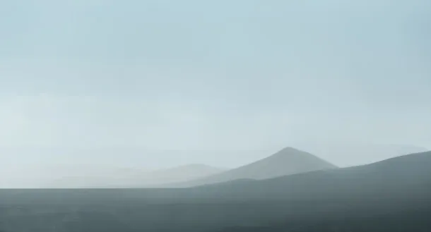 朦胧山峰薄雾弥漫免抠