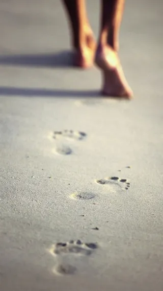 海滩上的脚印H5背景高清