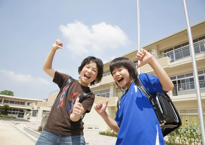 学校里的小学生高清
