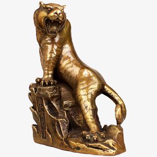 老虎铜摆件免抠