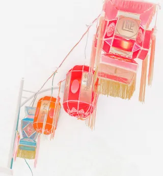 挂起的装饰灯笼免抠