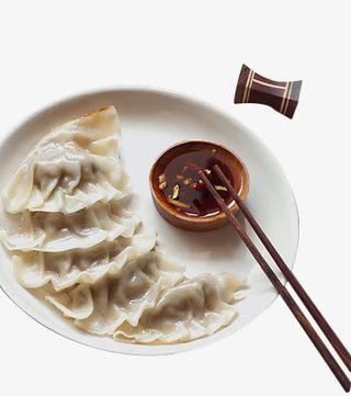 一盘美味的饺子免抠