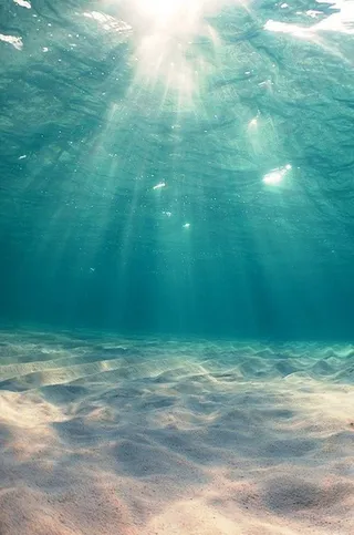 蓝绿色的海底高清图片高清