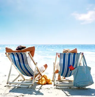 夏日沙滩惬意度假免抠