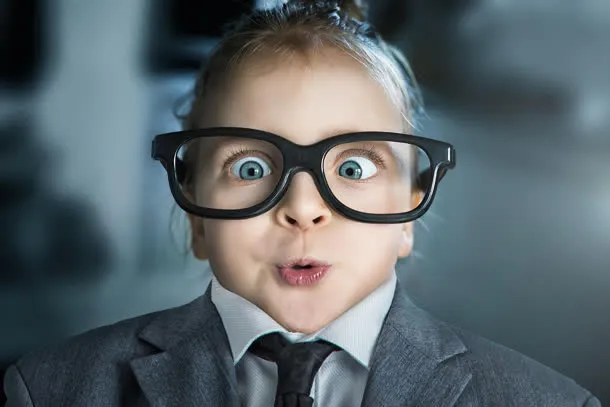 个性创意戴眼镜的小孩免抠