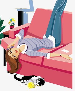 可爱躺在沙发上打电话的美女免抠