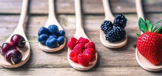 日系文艺清新木质桌面水果组合背景高清