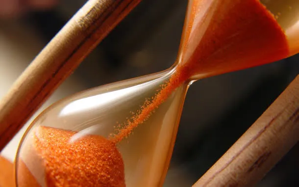 沙漏时间黄色玻璃免抠