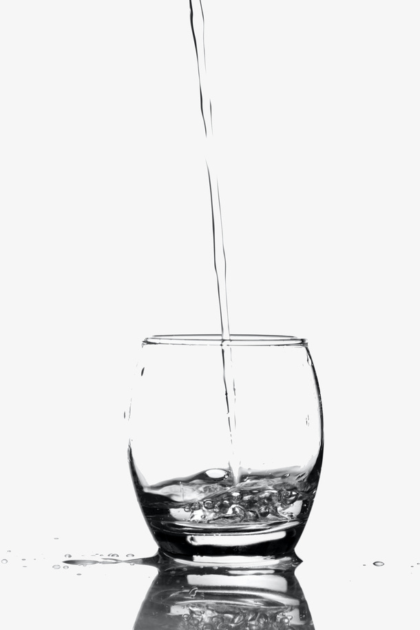 水杯倒水效果抠图免抠