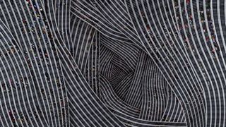 黑色扭曲线条海报背景