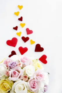 手绘彩色漂浮爱心免抠