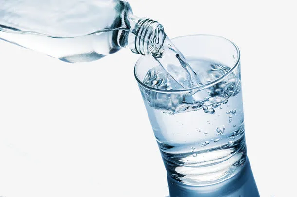 往杯子中倒水免抠