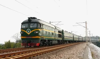 铁轨火车绿皮免抠