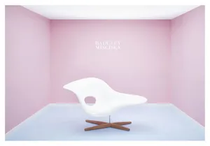 纯色粉色背景椅子立绘背景适量图片