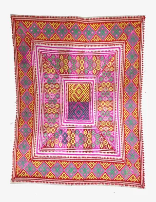 精致手工刺绣垫子免抠