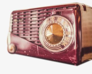 古香古色的收音机免抠