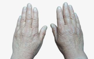 粗糙的双手老人手免抠