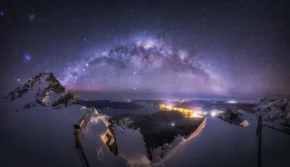 深蓝空旷星空空洞免抠