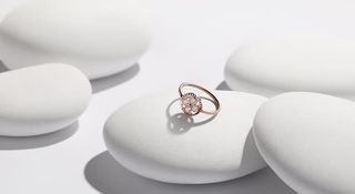 钻戒白色鹅卵石珠宝广告免抠