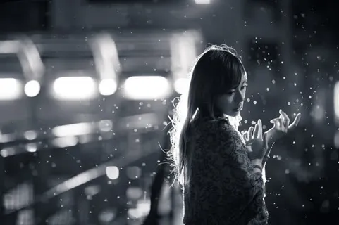 水中的美女写真海报背景 水中的美女写真海报背景