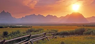 夕阳草原海报素材高清