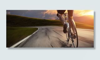 马上路上骑山地车的人物高清图片高清